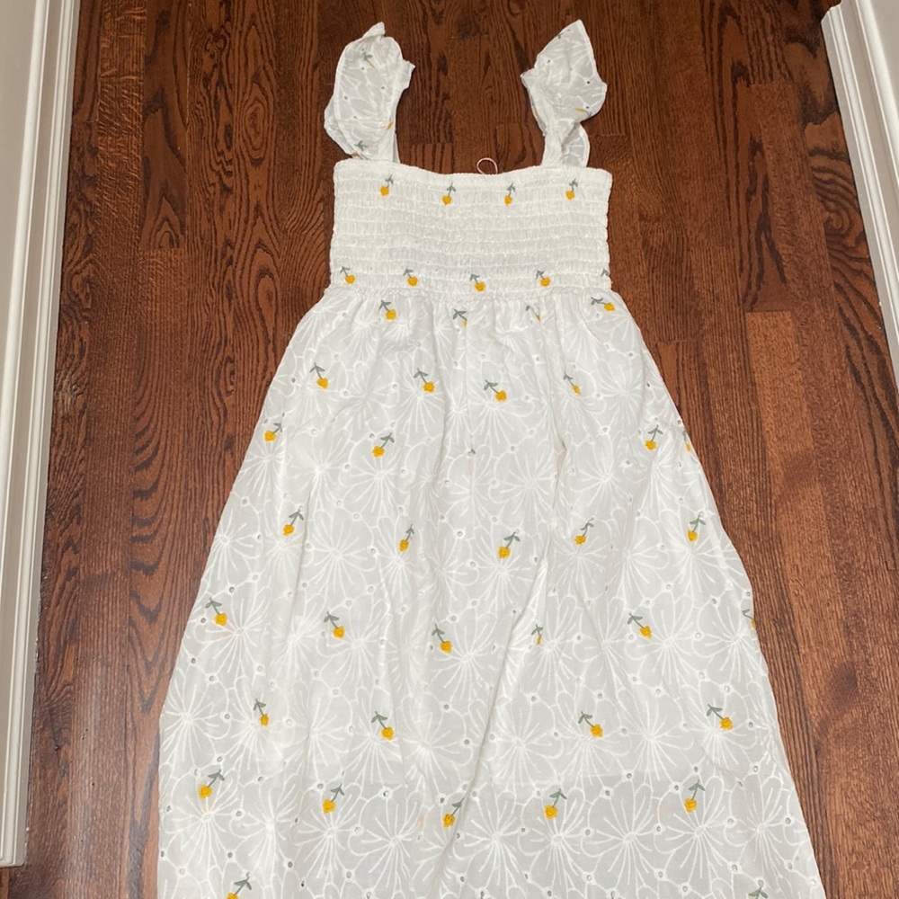 NWT- super cute eyelet dress with embroidered flowers